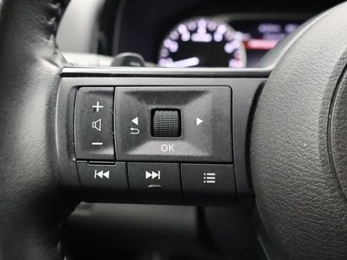 Used 2024 Nissan Pathfinder SV FWD image 24