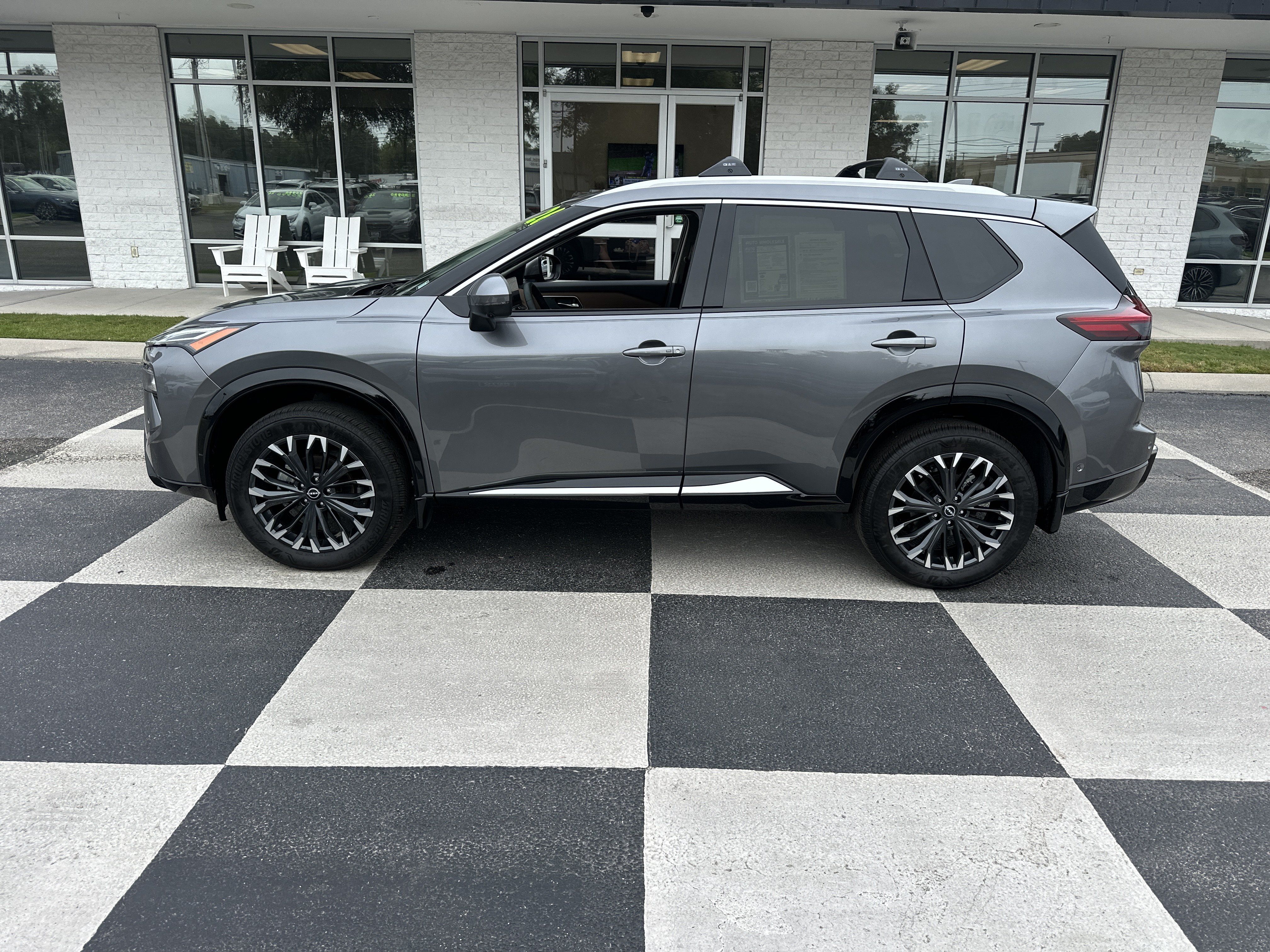 Used 2026 Nissan Rogue Platinum w/ Platinum Premium Package AWD/4WD image 1