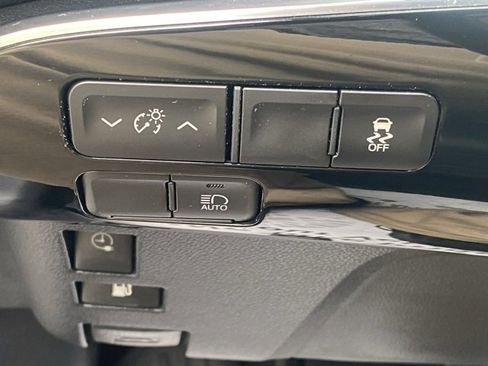 Used 2020 Toyota Prius Prime XLE image 25