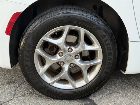 Used 2018 Chrysler Pacifica Limited image 51