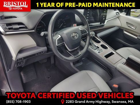 Used 2024 Toyota Sienna XLE FWD image 13