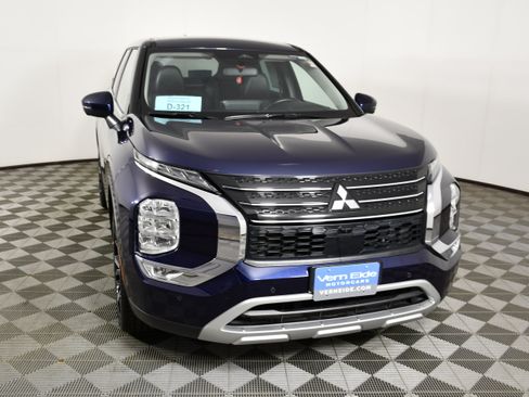 Used 2022 Mitsubishi Outlander SE FWD image 3