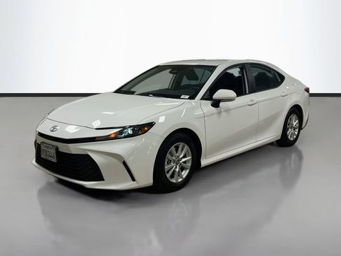 Used 2025 Toyota Camry LE w/ Convenience Package FWD image 3
