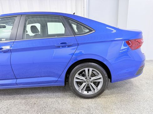 Certified 2023 Volkswagen Jetta SE image 5