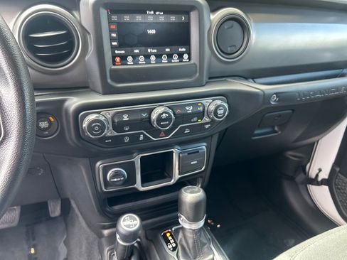 Used 2022 Jeep Wrangler Sport AWD/4WD image 12