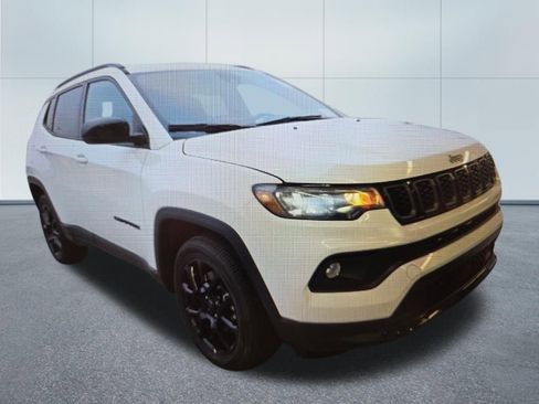 Used 2025 Jeep Compass Latitude w/ Convenience Group image 2