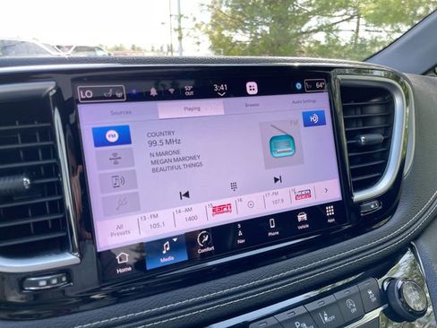 Used 2022 Chrysler Pacifica Limited w/ S Appearance Package image 19