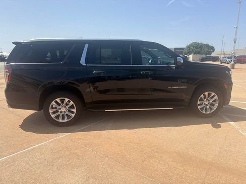 Used 2023 Chevrolet Suburban Premier AWD/4WD image 3