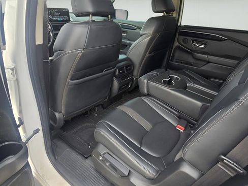Used 2024 Honda Pilot Touring image 19