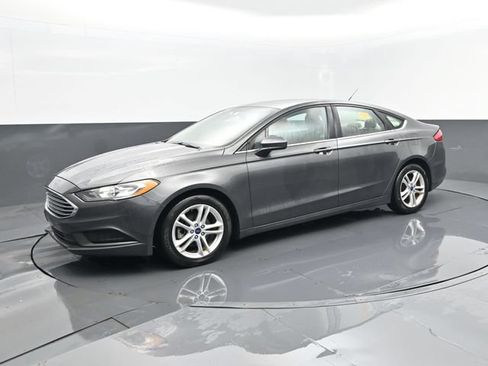 Used 2018 Ford Fusion SE FWD image 1
