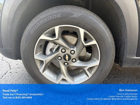 Used 2026 Chevrolet Trax LT FWD image 4