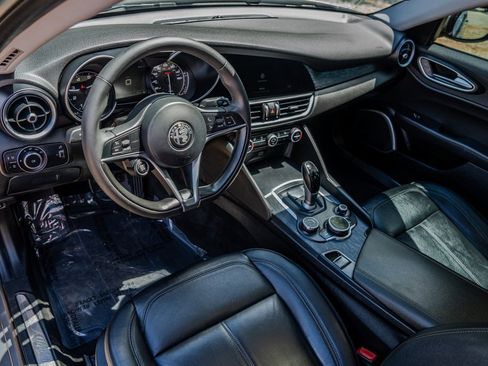 Used 2018 Alfa Romeo Giulia AWD image 14
