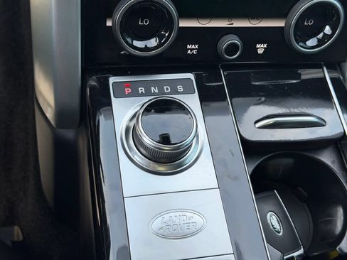 Used 2020 Land Rover Range Rover HSE image 24