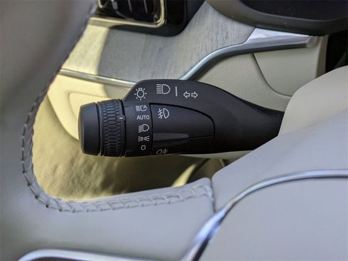 Certified 2023 Volvo XC60 B5 Ultimate image 37