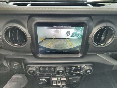 Used 2022 Jeep Wrangler Unlimited Sahara AWD/4WD image 17