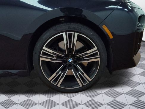 Certified 2023 BMW 760i xDrive w/ Luxury Rear Seating Package image 11