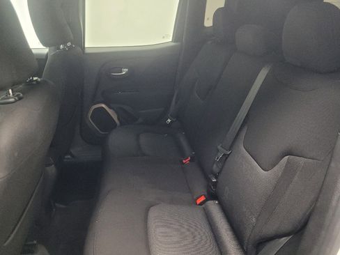 Used 2016 Jeep Renegade Latitude FWD image 18