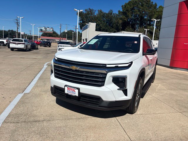 Used 2024 Chevrolet Traverse LT w/ LPO, Floor Liner Package FWD image 3