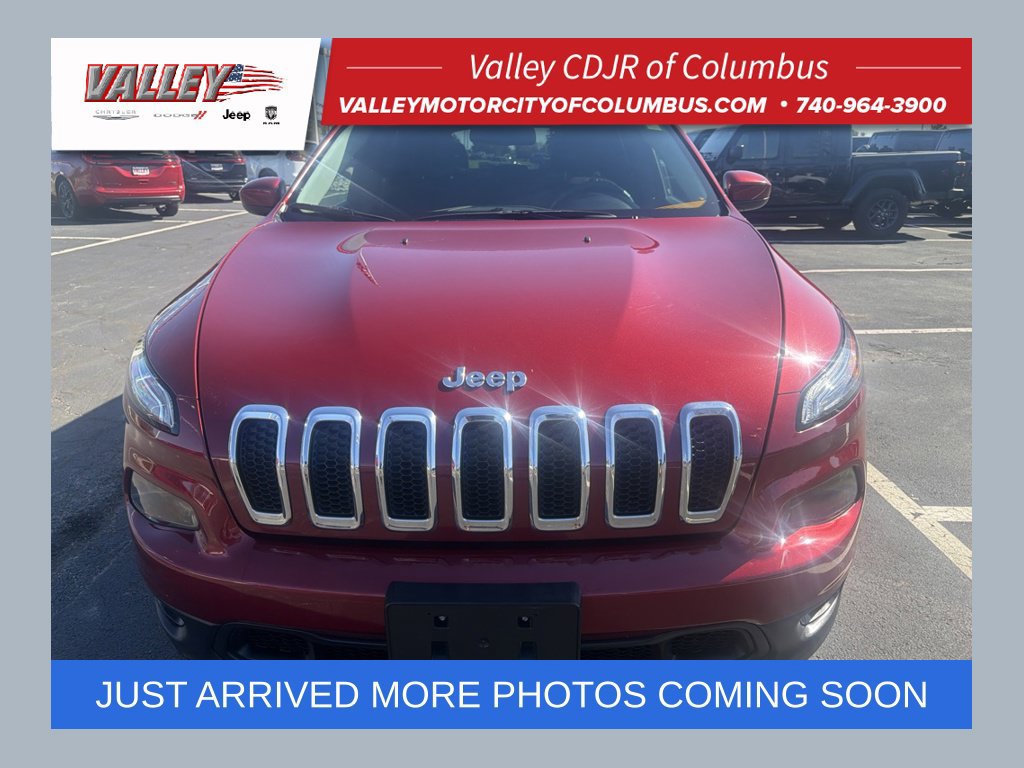 Used 2016 Jeep Cherokee Latitude w/ Cold Weather Group AWD/4WD image 1