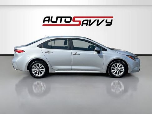 Used 2025 Toyota Corolla LE w/ LE Premium Package FWD image 8