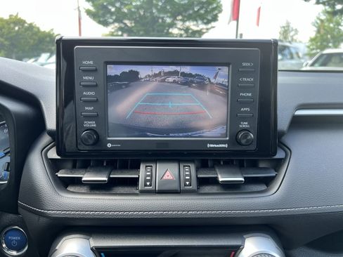 Used 2022 Toyota RAV4 XLE Premium AWD/4WD image 19