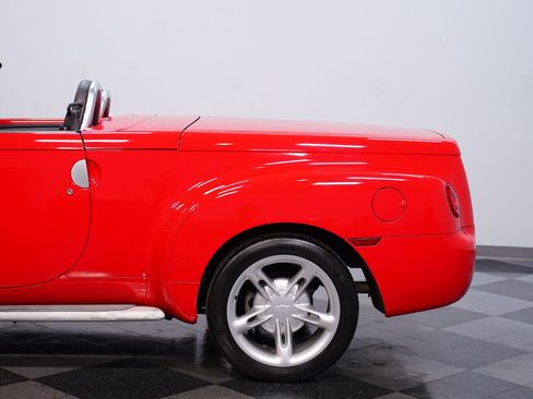 Used 2005 Chevrolet SSR image 23