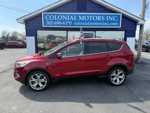 Used 2019 Ford Escape Titanium image 1