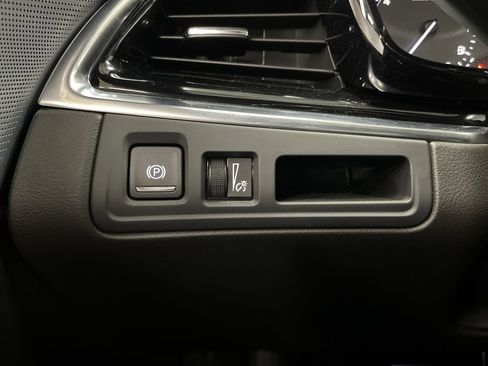 Used 2023 Cadillac XT6 Sport image 29