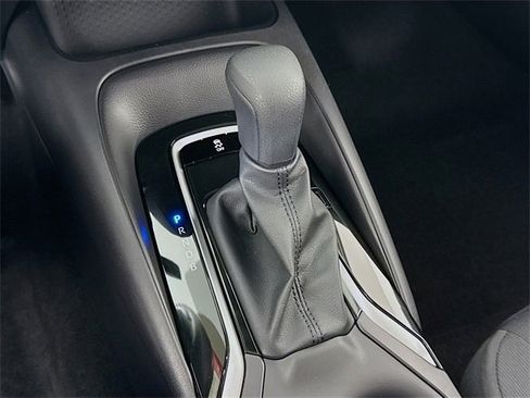 Certified 2025 Toyota Corolla LE image 18