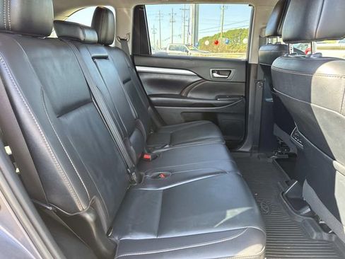 Used 2019 Toyota Highlander XLE image 8