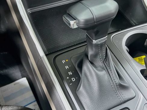New 2027 Kia Carnival LX FWD image 17