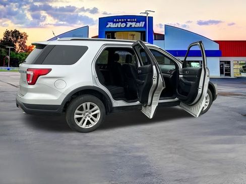 Used 2018 Ford Explorer XLT w/ Equipment Group 201A AWD/4WD image 30