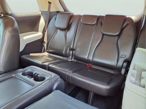 Used 2024 Kia Carnival LX FWD image 24