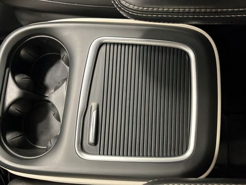 Used 2024 Chrysler Pacifica Touring-L FWD image 19