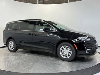 New 2026 Chrysler Pacifica Select video 1