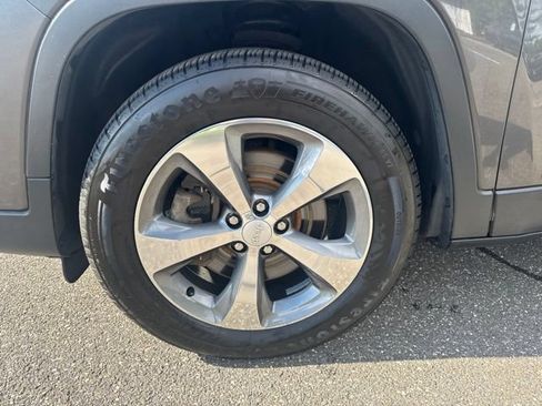 Used 2019 Jeep Cherokee Limited AWD/4WD image 11