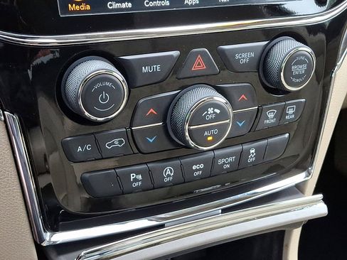 Certified 2021 Jeep Grand Cherokee Limited AWD/4WD image 17
