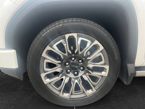 Used 2024 GMC Sierra 1500 Denali Ultimate AWD/4WD image 9
