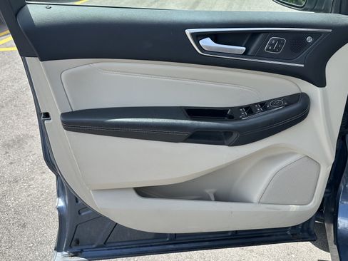 Used 2019 Ford Edge Titanium w/ Equipment Group 301A AWD/4WD image 17