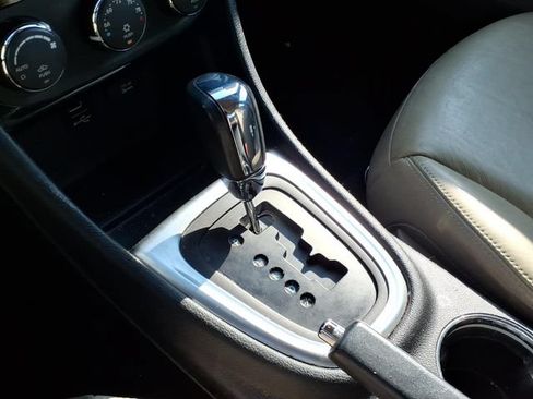 Used 2011 Chrysler 200 Limited FWD image 23