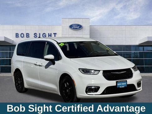 Used 2023 Chrysler Pacifica Touring-L image 4