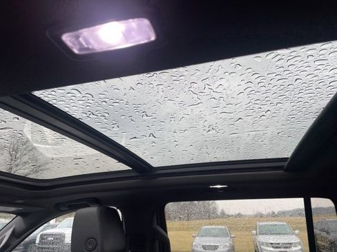 Used 2023 Chevrolet Suburban Z71 image 14