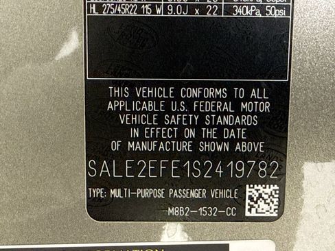 Used 2025 Land Rover Defender 110 X-Dynamic SE image 28