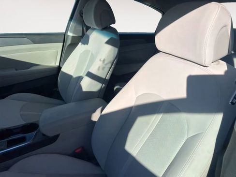 Used 2015 Hyundai Sonata SE w/ Option Group 09 FWD image 9