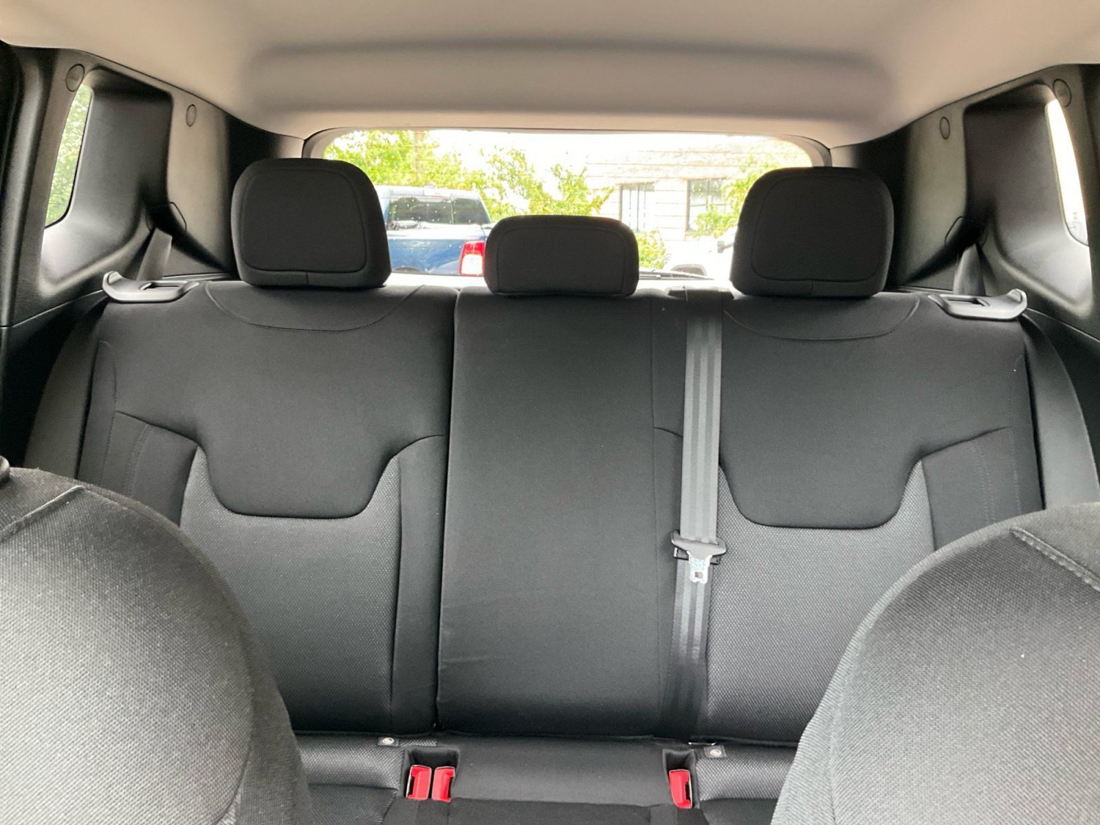 Used 2023 Jeep Renegade Latitude AWD/4WD image 34