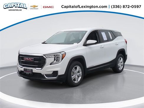 Used 2024 GMC Terrain SLE image 1