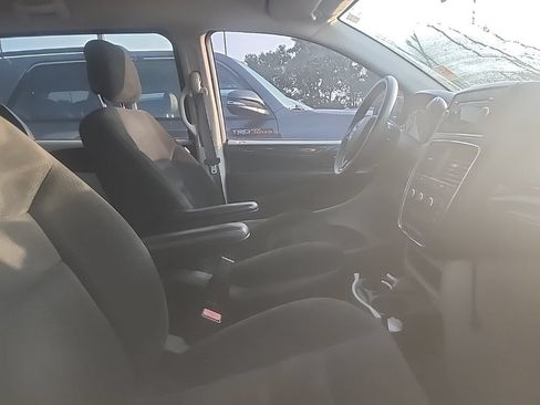 Used 2016 Dodge Grand Caravan American Value Package FWD image 3