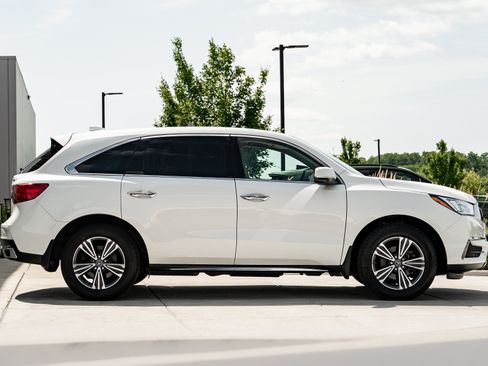 Used 2017 Acura MDX SH-AWD image 3