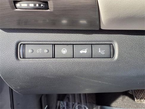 Certified 2022 Nissan Pathfinder Platinum w/ Cargo Package image 15