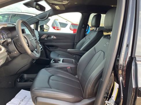 New 2026 Chrysler Pacifica Select w/ S Appearance Package FWD image 11